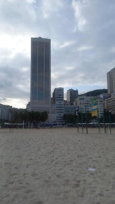Em Copacabana A 100 Metros Da Apartamento *